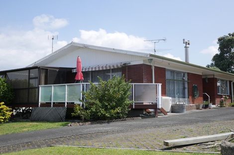 Photo of property in 6 Birdie Place, Red Beach, 0932