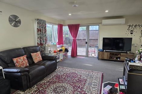 Photo of property in 6 Ronald Woolf Place, Churton Park, Wellington, 6037