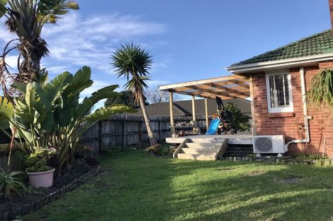 Photo of property in 15 Rixon Place, Te Atatu Peninsula, Auckland, 0610