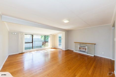 Photo of property in 10 Mokau Place, Terrace End, Palmerston North, 4410
