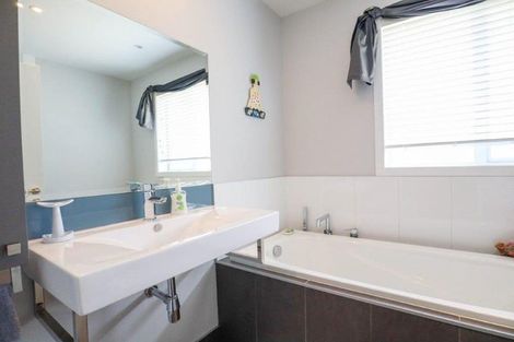 Photo of property in 1/88 Pah Road, Cockle Bay, Auckland, 2014