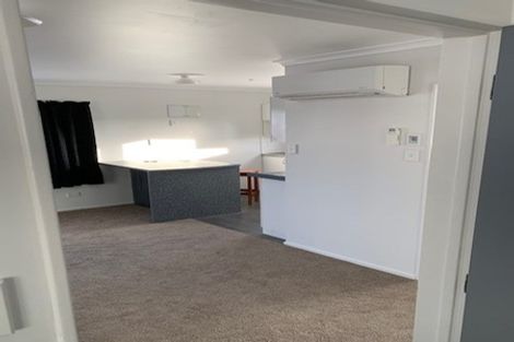 Photo of property in 8 Naumai Place, Spotswood, New Plymouth, 4310