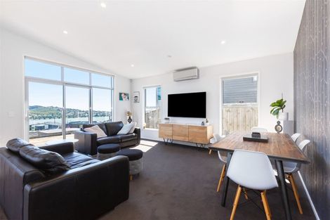 Photo of property in 78 Queen Charlotte Drive, Aotea, Porirua, 5024