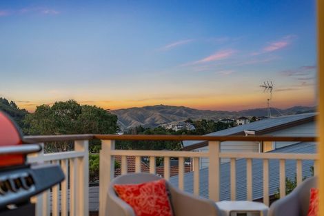 Photo of property in 7 James Cook Drive, Whitby, Porirua, 5024