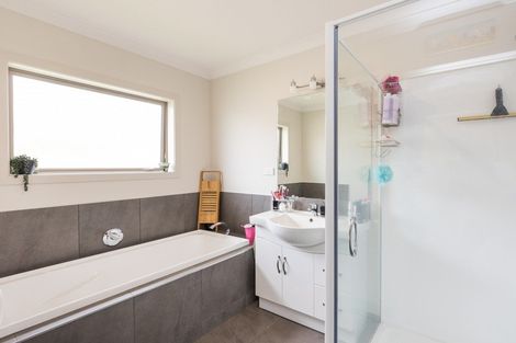 Photo of property in 27 Oak Crescent, Ashhurst, 4810