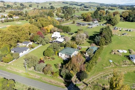 Photo of property in 49 Halls Road, Pahiatua, 4910