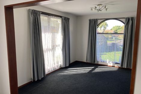 Photo of property in 15 Resolution Place, Bryndwr, Christchurch, 8053