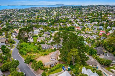 Photo of property in 5 Mulgan Way, Browns Bay, Auckland, 0630