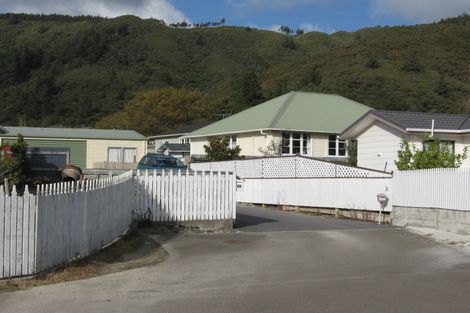Photo of property in 16 Glenbrook Grove, Naenae, Lower Hutt, 5011