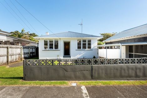 Photo of property in 70 Pioneer Road, Moturoa, New Plymouth, 4310