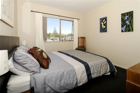 Photo of property in 1 Aitkenhead Court, Parakai, 0830