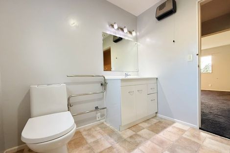 Photo of property in 2/252 East Coast Road, Forrest Hill, Auckland, 0620