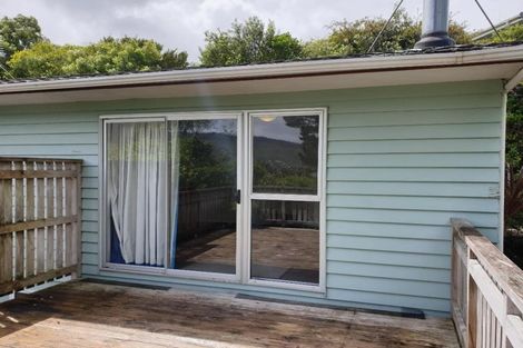 Photo of property in 58a Raroa Terrace, Tawa, Wellington, 5028
