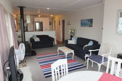 Photo of property in 10 Brown Terrace, Foxton Beach, Foxton, 4815
