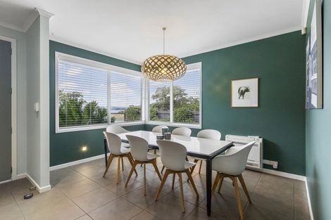 Photo of property in 20 Marine Parade, Mellons Bay, Auckland, 2014