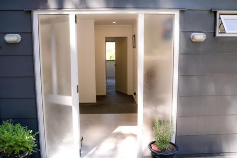 Photo of property in 41 Warner Park Avenue, Laingholm, Auckland, 0604