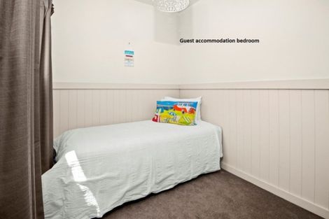 Photo of property in 3 Karaka Road, Kawakawa Bay, Papakura, 2585