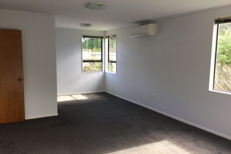 Photo of property in 1/7 Vardon Road, Green Bay, Auckland, 0604