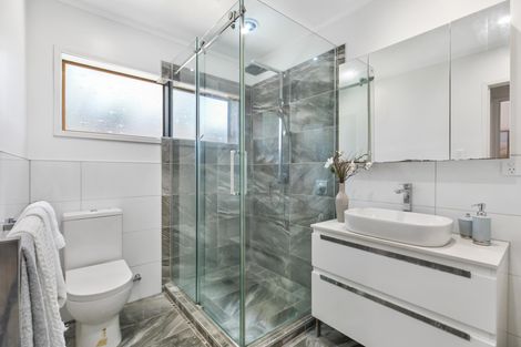 Photo of property in 2/83 Uxbridge Road, Cockle Bay, Auckland, 2014