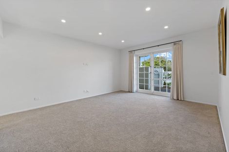 Photo of property in 1/25 James Evans Drive, Northcote, Auckland, 0627
