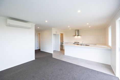 Photo of property in 53 Atlantic Drive, Fitzherbert, Palmerston North, 4410