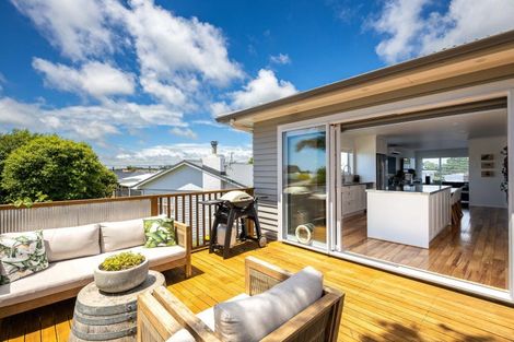 Photo of property in 10 Margaret Place, Merrilands, New Plymouth, 4312