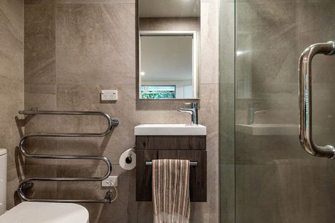 Photo of property in G 01/97 Pupuke Road, Northcote, Auckland, 0627