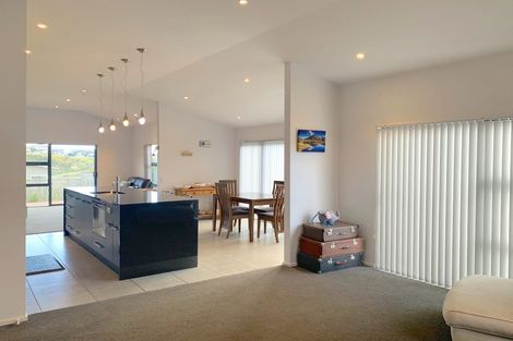 Photo of property in 6 Kaimai Place, Aotea, Porirua, 5024