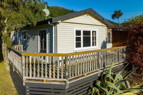 Photo of property in 65 Hampden Street, Picton, 7220