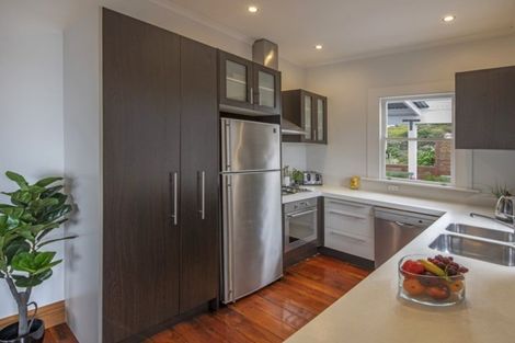 Photo of property in 76 Evans Bay Parade, Roseneath, Wellington, 6021