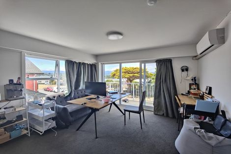 Photo of property in 2/32 Akaroa Drive, Maupuia, Wellington, 6022