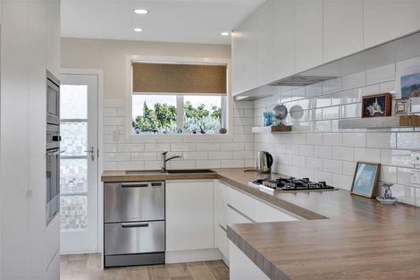 Photo of property in 36 Simons Street, Moturoa, New Plymouth, 4310