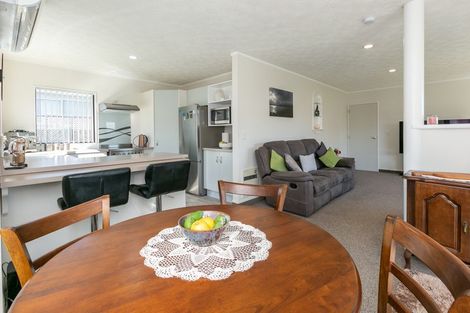 Photo of property in 2/7 Gebbie Road, Taradale, Napier, 4112