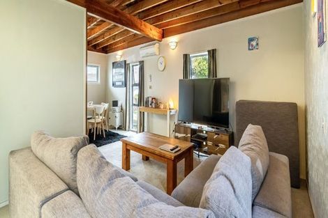 Photo of property in 28 Brunton Place, Glenfield, Auckland, 0629