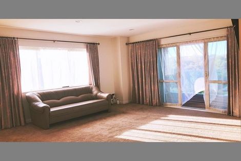 Photo of property in 6 Lancia Way, Oteha, Auckland, 0632