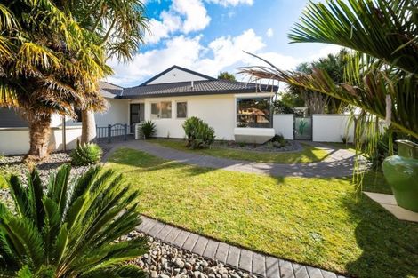 Photo of property in 12 Shelter Grove, Frankleigh Park, New Plymouth, 4310