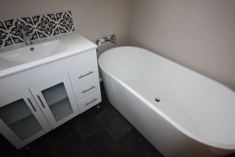 Photo of property in 12 Raglan Avenue, Cloverlea, Palmerston North, 4412