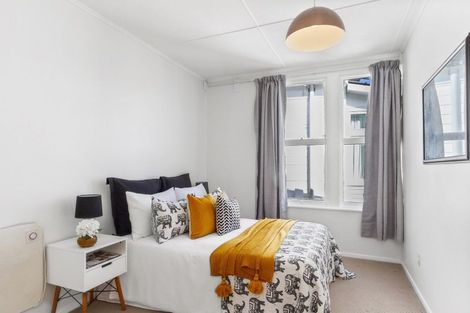 Photo of property in 16 Woburn Road, Northland, Wellington, 6012