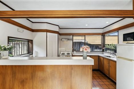 Photo of property in 2/10 Tobruk Crescent, Milford, Auckland, 0620