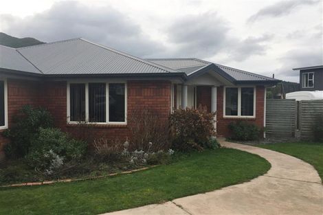 Photo of property in 253a Waikawa Road, Waikawa, Picton, 7220