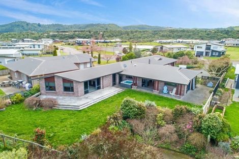 Photo of property in 141 Lisland Drive, Kinloch, Taupo, 3377