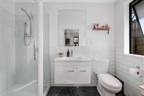 Photo of property in 9 St Julia Court, Helensville, 0800