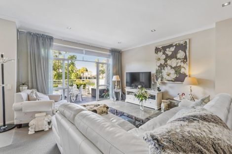 Photo of property in 7 Kensington Drive, Orewa, 0931