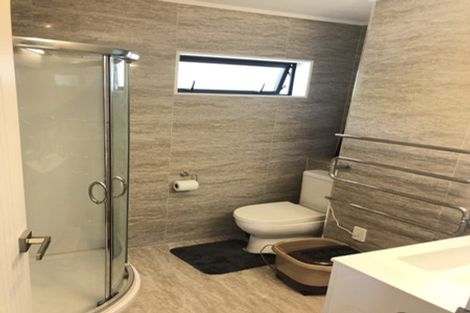 Photo of property in 8a Blythe Place, Glendene, Auckland, 0602