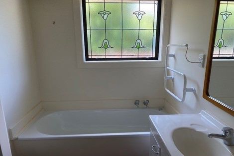 Photo of property in 33 Farquhars Road, Redwood, Christchurch, 8051