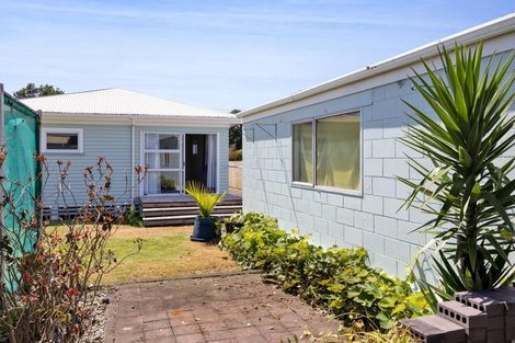 Photo of property in 133 Broadway, Waitara, 4320