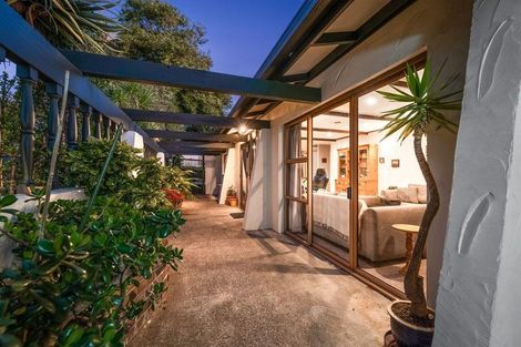 Photo of property in 100 Becroft Drive, Forrest Hill, Auckland, 0620