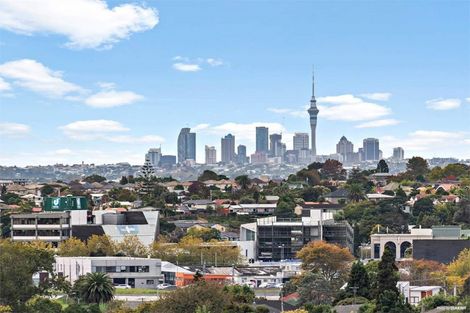 Photo of property in 43 Spence Road, Henderson, Auckland, 0612