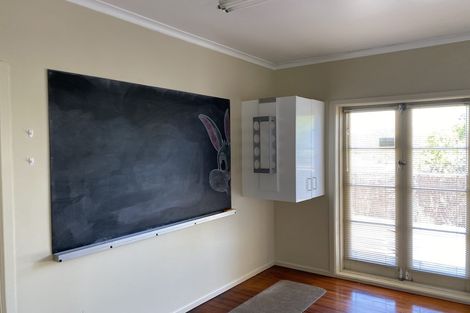 Photo of property in 57 View Road, Henderson, Auckland, 0612