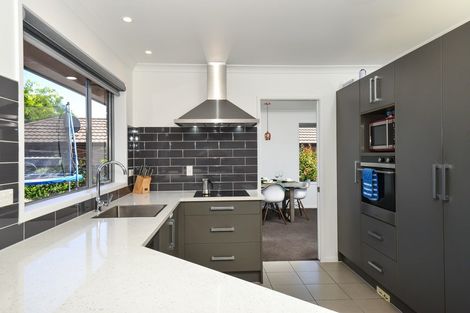 Photo of property in 5 Compton Grove, Huntington, Hamilton, 3210